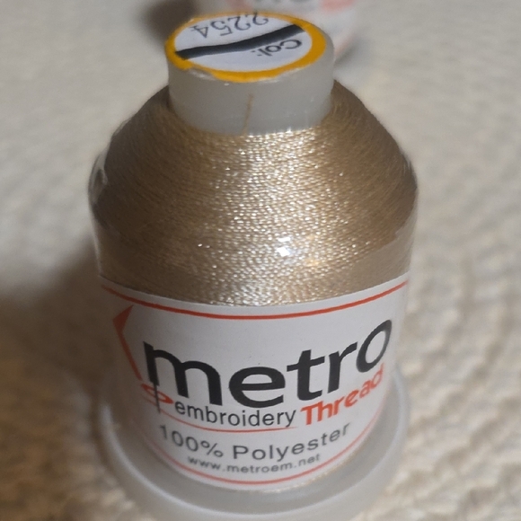 Metro Embroidery Thread Collection - Picture 3 of 6